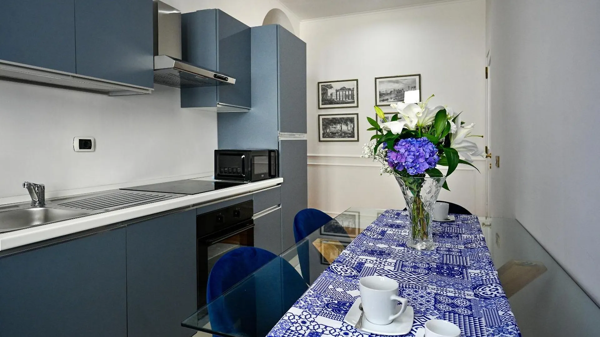 Royal Blue - Holiday Apartment 로마 펜션